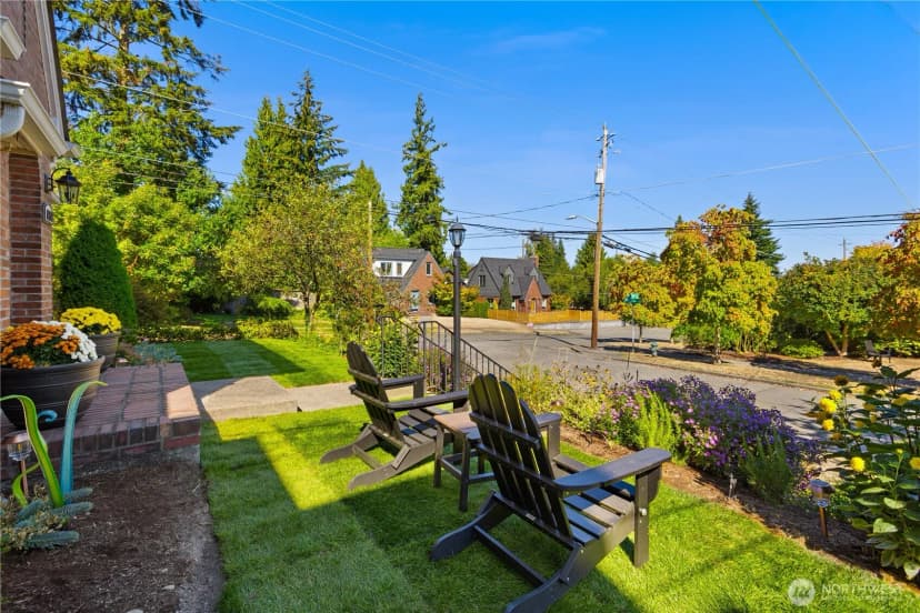 Property photo for 6857 32nd Avenue Ne, Seattle photo 4