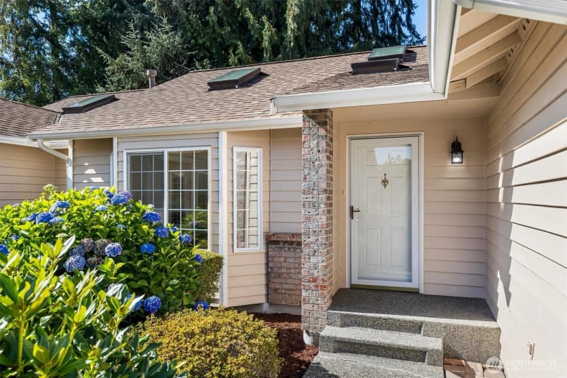 Property photo for 14118 Beverly Park Road #b, Edmonds photo 2