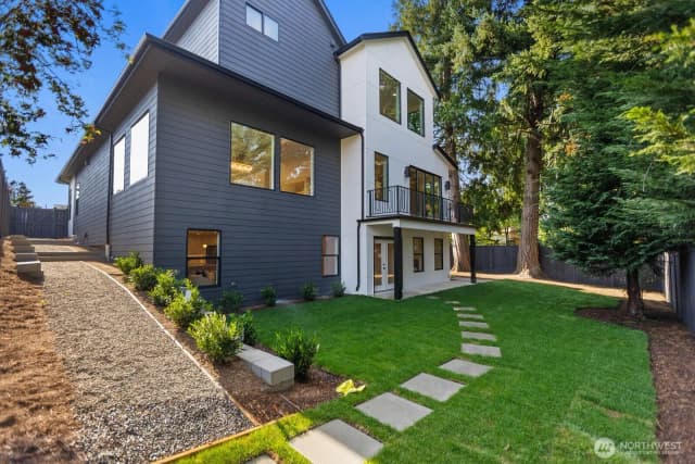 Property photo for 1626 172nd Avenue Ne, Bellevue photo 4