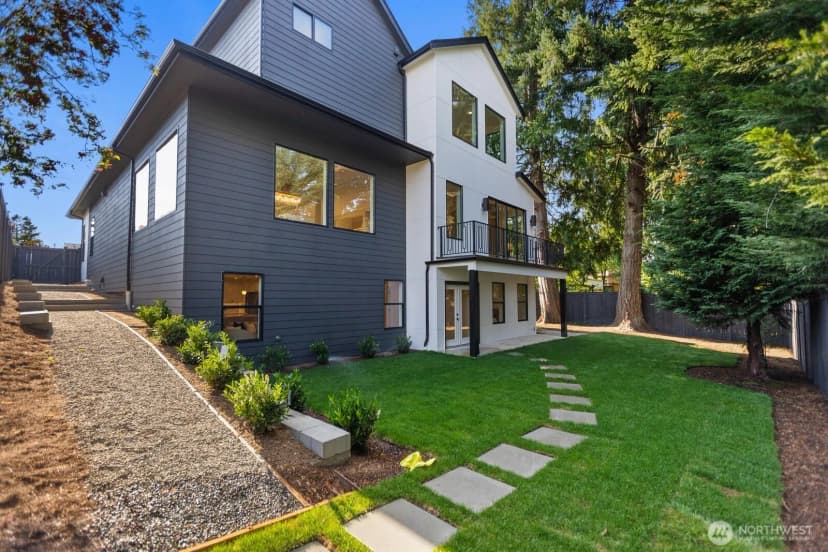 Property photo for 1626 172nd Avenue Ne, Bellevue photo 4