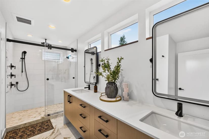Property photo for 2631 34th Avenue W, Seattle photo 19