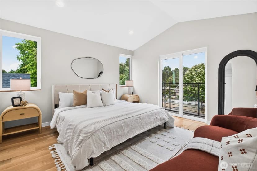 Property photo for 2631 34th Avenue W, Seattle photo 17