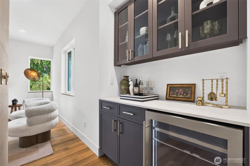 Property photo for 2631 34th Avenue W, Seattle photo 11