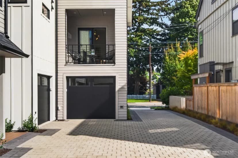 Property photo for 2631 34th Avenue W, Seattle photo 26