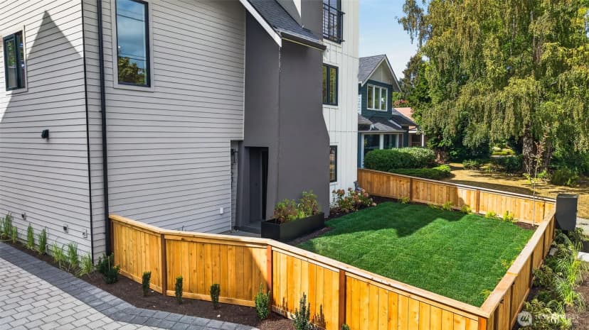 Property photo for 2631 34th Avenue W, Seattle photo 29