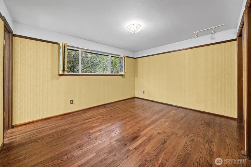 Property photo for 30071 10th Avenue Sw, Federal Way photo 10