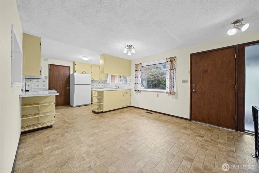 Property photo for 30071 10th Avenue Sw, Federal Way photo 2