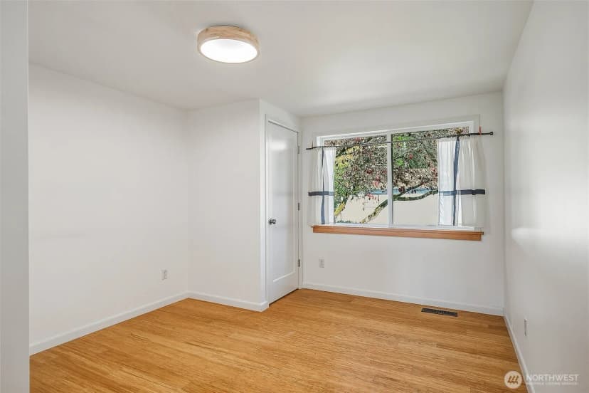 Property photo for 1218 Ne 117th Street, Seattle photo 16