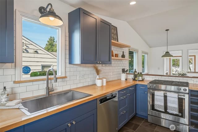 Property photo for 1218 Ne 117th Street, Seattle photo 5