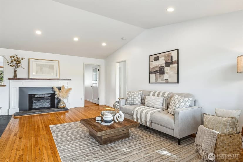 Property photo for 1218 Ne 117th Street, Seattle photo 12