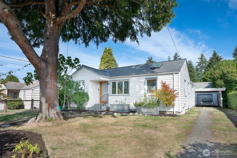 Property photo for 1218 Ne 117th Street, Seattle photo 2