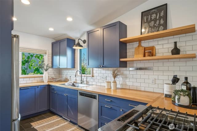 Property photo for 1218 Ne 117th Street, Seattle photo 4