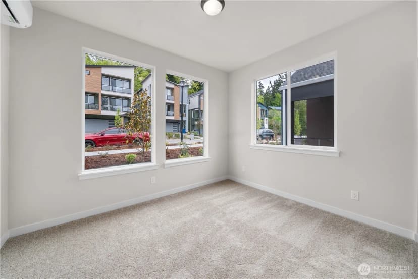 Property photo for 4045 Aberdeen Way Ne, Renton photo 7