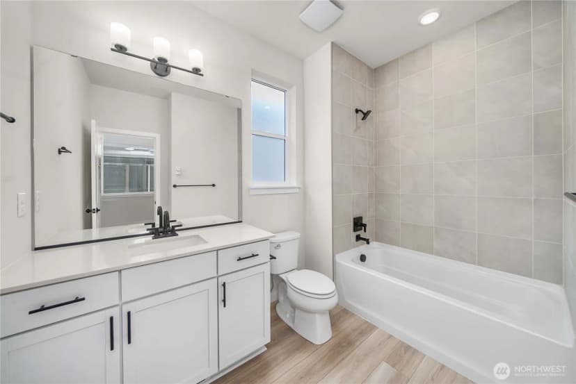 Property photo for 4045 Aberdeen Way Ne, Renton photo 19