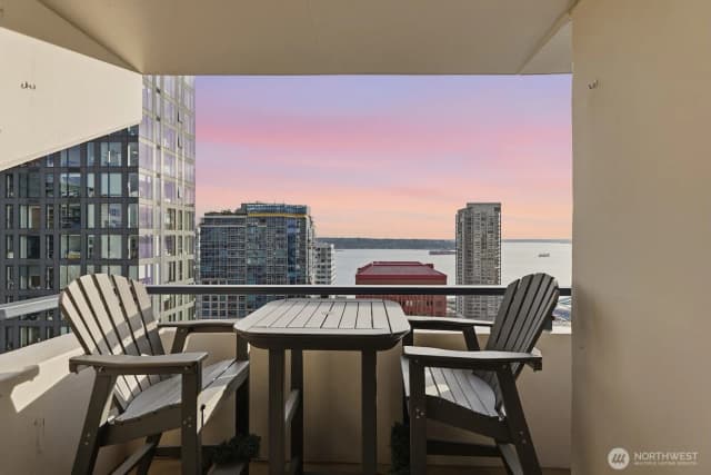 Property photo for 2100 3rd Avenue #2601, Seattle photo 2