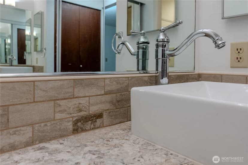 Property photo for 9904 Ne 124th Street #1005, Kirkland photo 22