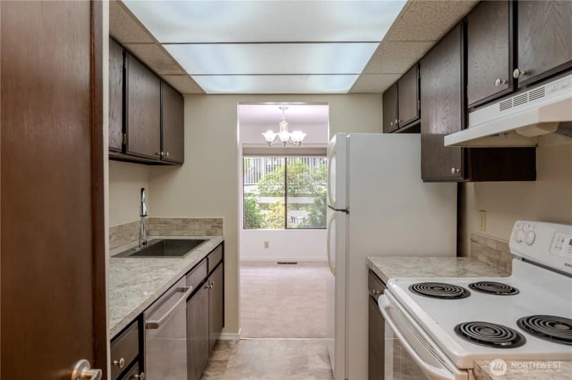 Property photo for 9904 Ne 124th Street #1005, Kirkland photo 12