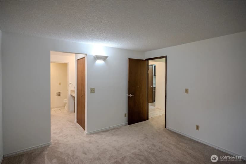 Property photo for 9904 Ne 124th Street #1005, Kirkland photo 18