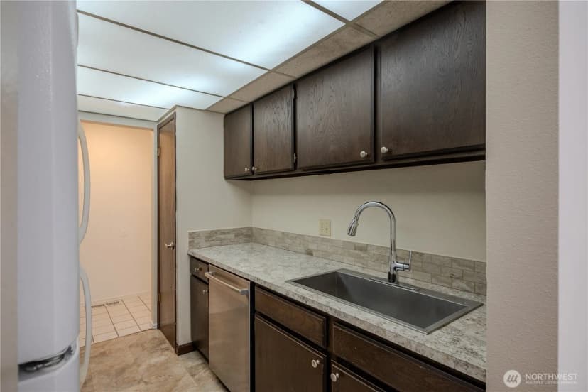 Property photo for 9904 Ne 124th Street #1005, Kirkland photo 11