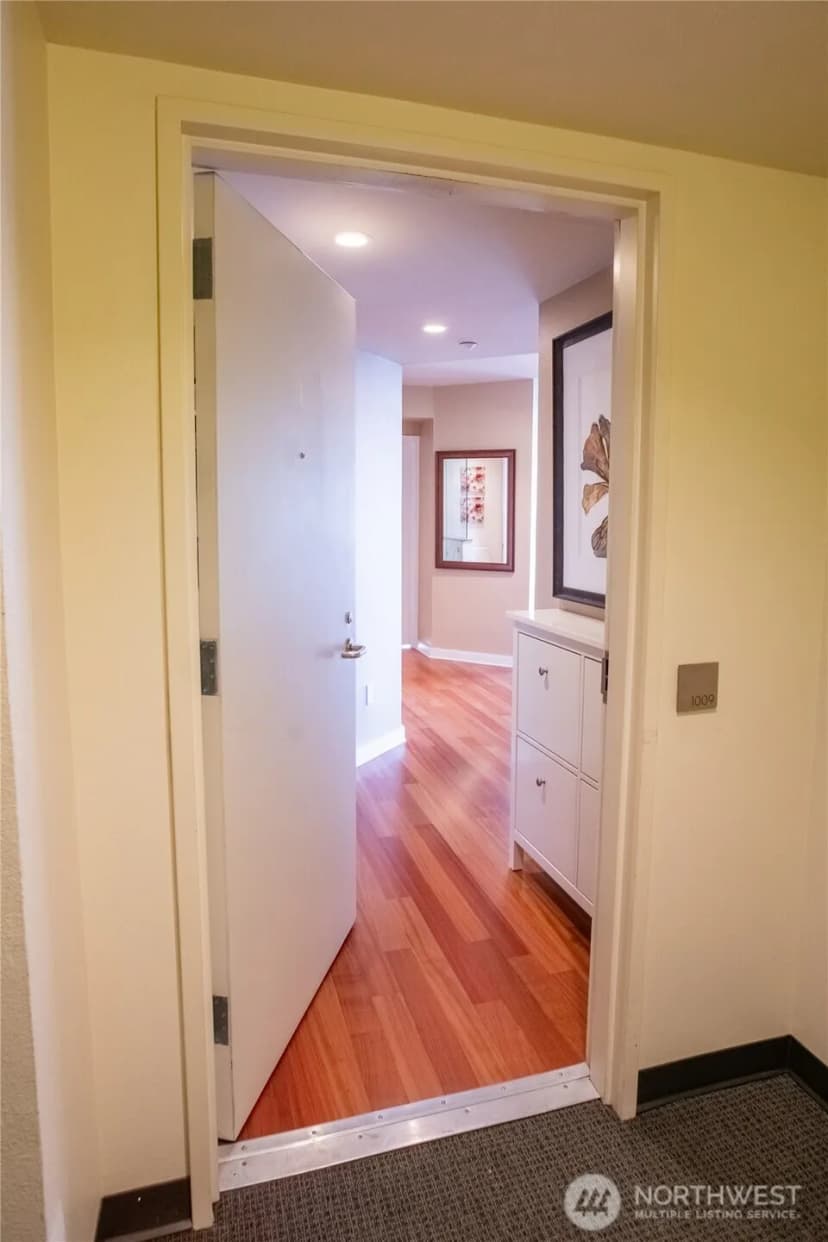 Property photo for 1415 2nd Avenue #1009, Seattle photo 6