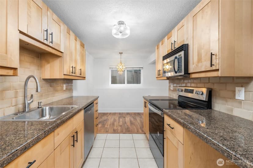 Property photo for 2215 14th Avenue W #1, Seattle photo 10