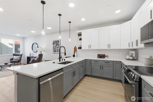 Property photo for 14610 Corliss Avenue N #b, Shoreline photo 5