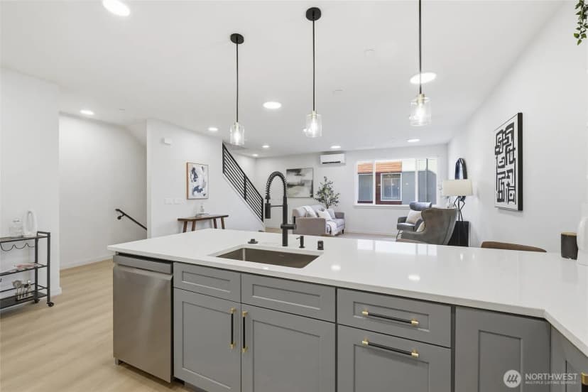 Property photo for 14610 Corliss Avenue N #b, Shoreline photo 6
