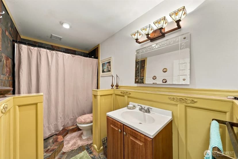 Property photo for 12117 Clearview Drive, Edmonds photo 26