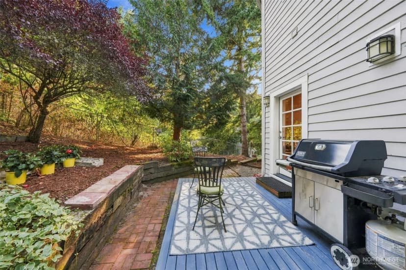 Property photo for 12117 Clearview Drive, Edmonds photo 9