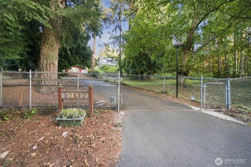 Property photo for 12117 Clearview Drive, Edmonds photo 35