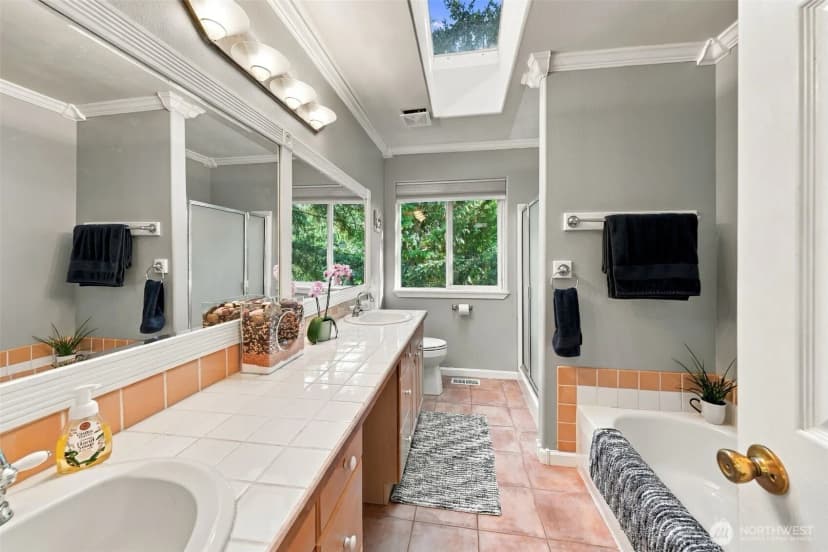 Property photo for 12117 Clearview Drive, Edmonds photo 20