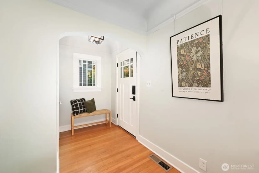Property photo for 933 N 84th Street, Seattle photo 4