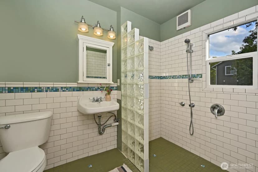 Property photo for 933 N 84th Street, Seattle photo 12