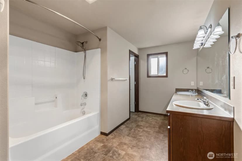 Property photo for 4560 148th Street Ne, Marysville photo 28