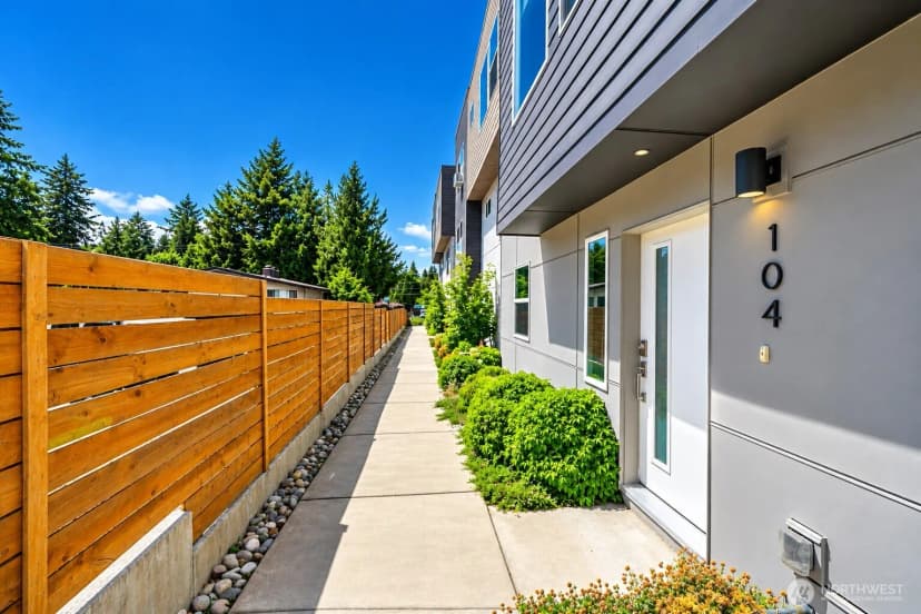 Property photo for 15612 8th Avenue Sw #104, Burien photo 27