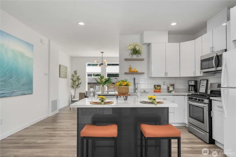 Property photo for 15612 8th Avenue Sw #104, Burien photo 13