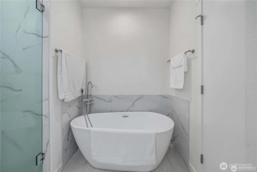 Property photo for 15612 8th Avenue Sw #104, Burien photo 24