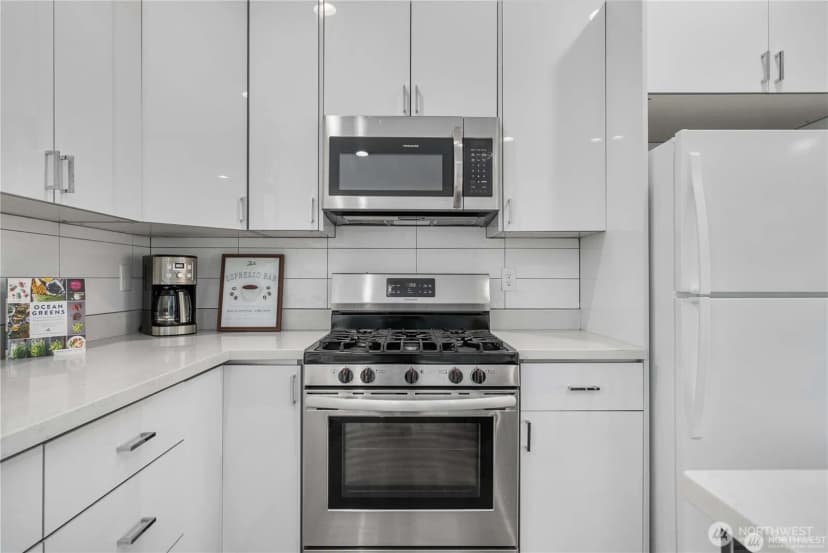 Property photo for 15612 8th Avenue Sw #104, Burien photo 14