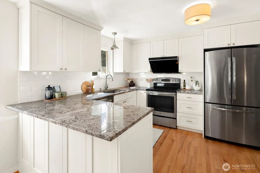 Property photo for 4037 30th Avenue W, Seattle photo 8