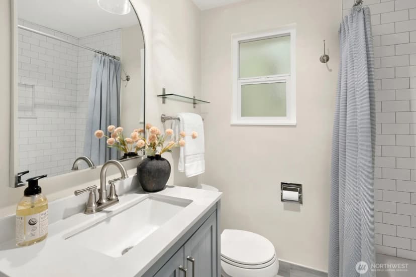 Property photo for 4037 30th Avenue W, Seattle photo 12