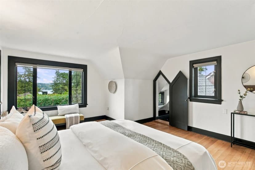 Property photo for 7944 Seward Park Avenue S, Seattle photo 18