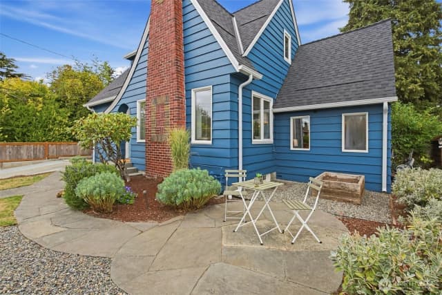 Property photo for 7944 Seward Park Avenue S, Seattle photo 2
