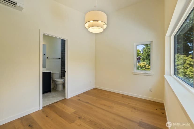 Property photo for 815 Ne 100th Street, Seattle photo 15