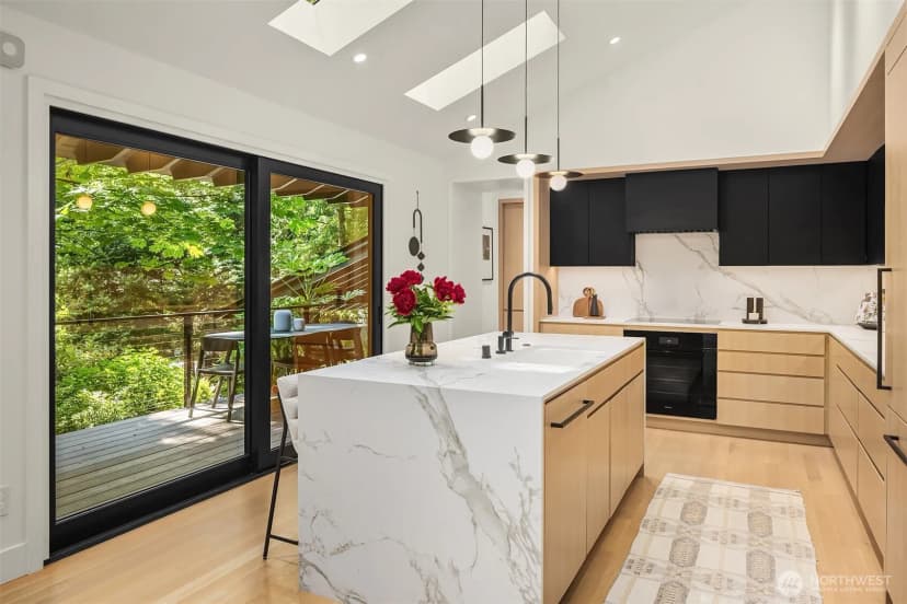 Property photo for 5 Lindley Road, Mercer Island photo 12