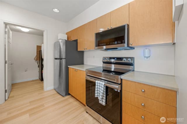 Property photo for 18 Dravus Street #210, Seattle photo 4