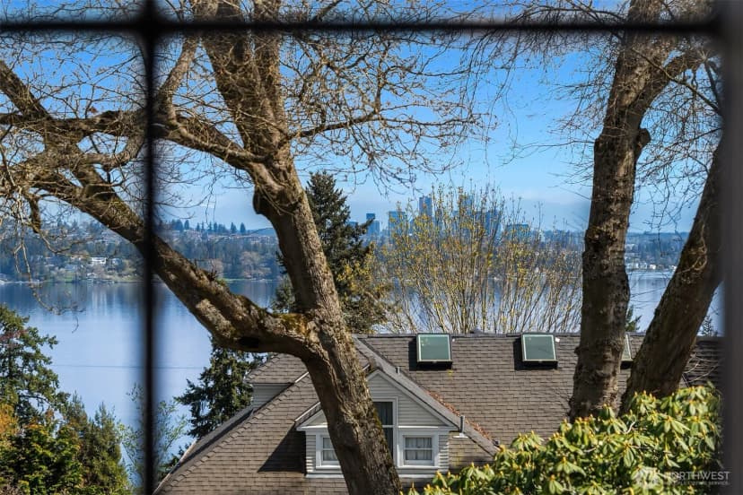Property photo for 115 Dorffel Drive E, Seattle photo 21
