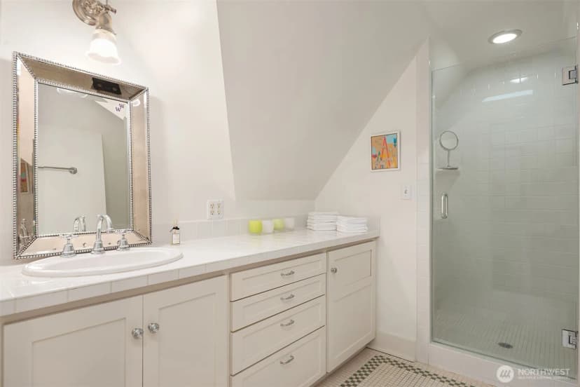 Property photo for 115 Dorffel Drive E, Seattle photo 25