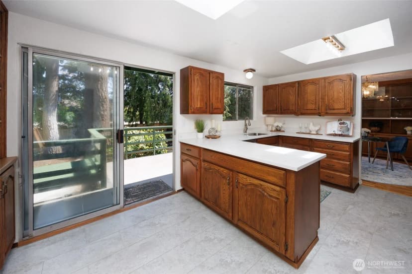 Property photo for 12822 Ne 68th Street, Kirkland photo 4