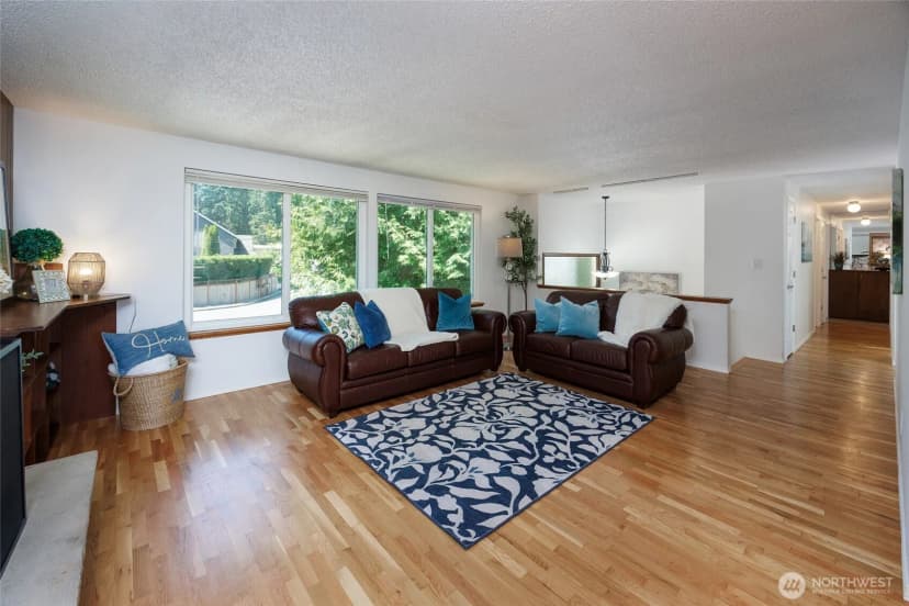 Property photo for 12822 Ne 68th Street, Kirkland photo 3