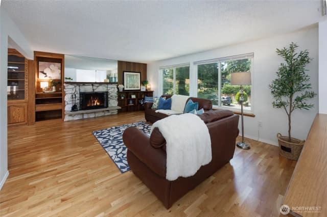 Property photo for 12822 Ne 68th Street, Kirkland photo 2
